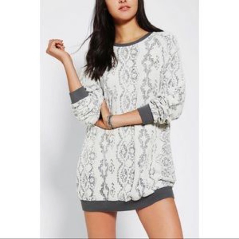 Ecote Urban Outfitters Sweater - Picture 1 of 3